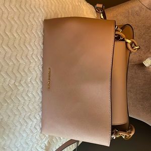 Michael Kors pink purse.. smoke free home.. only used a few months
